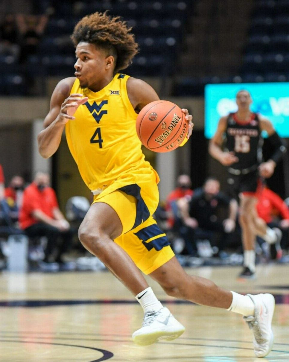 Miles McBride Signed West Virginia Mountaineers Jersey (Beckett) Knicks 2021 Pck