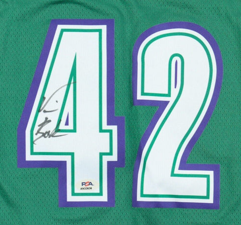 Vin Baker Signed Milwaukee Bucks Jersey (PSA) 1993 1st Round Pick #8 Overall