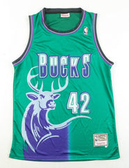 Vin Baker Signed Milwaukee Bucks Jersey (PSA) 1993 1st Round Pick #8 Overall
