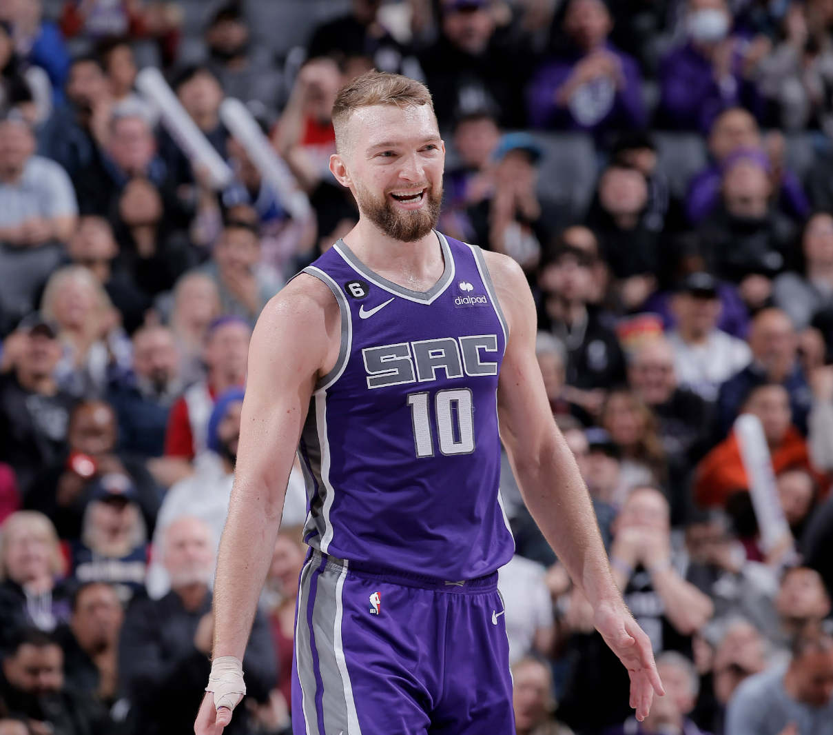 Domantas Sabonis Signed Sacramento Kings Jersey (Beckett) #11 Pck 2016 NBA Draft