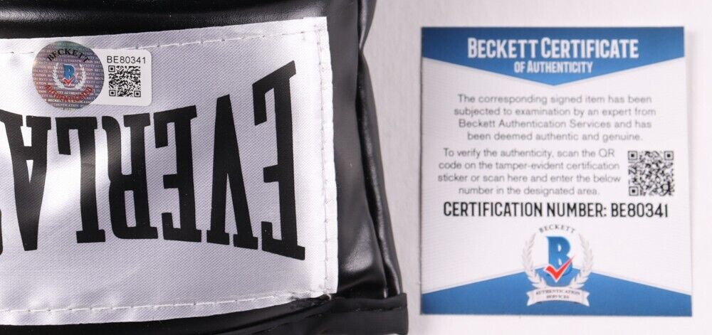 Thomas Hearns Signed Everlast Black Boxing Glove "Hitman" (Beckett COA) 61-5 Rrd