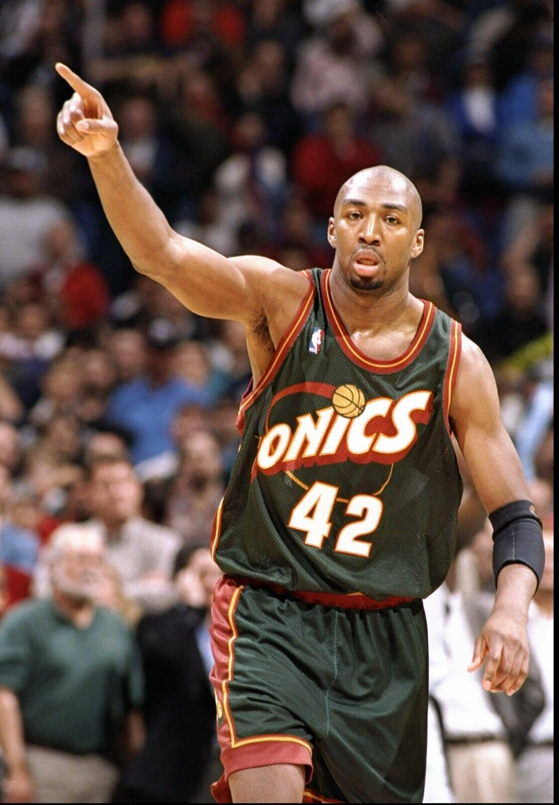 Vin Baker Signed Seattle Supersonics Jersey (PSA) 1993 1st Round Pick #8 Overall