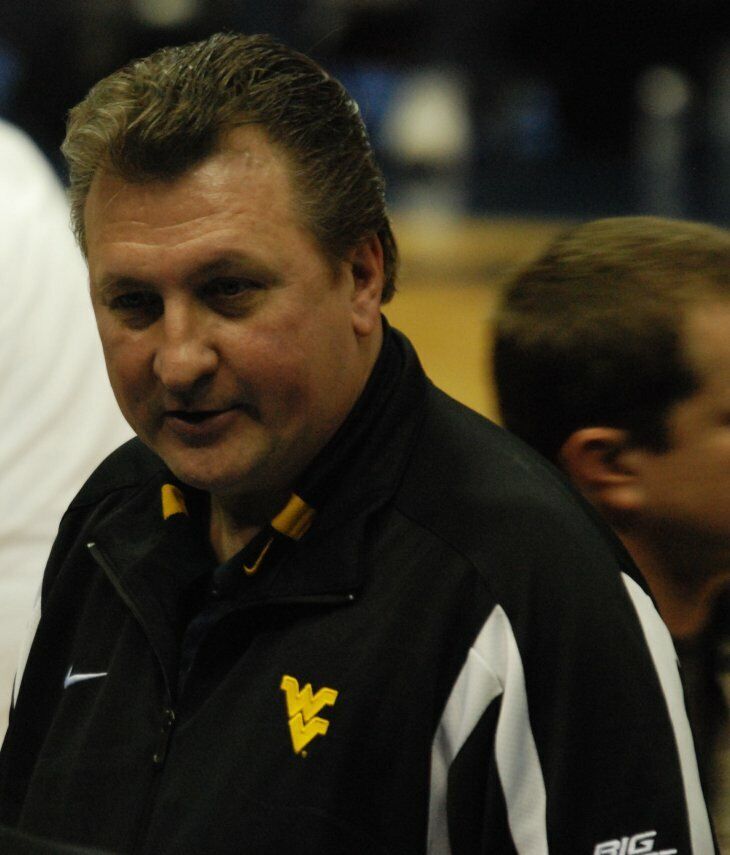 Bob Huggins Signed West Virginia Mountaineers Jersey (TSE) NCAA Basketball Coach