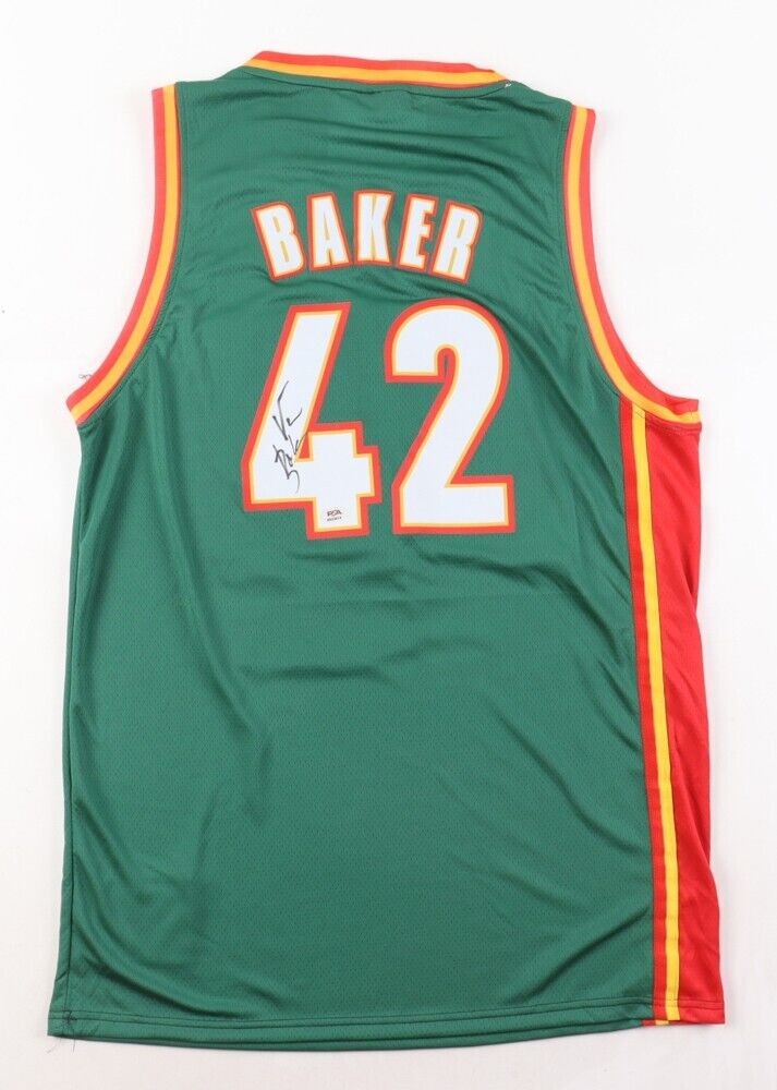 Vin Baker Signed Seattle Supersonics Jersey (PSA) 1993 1st Round Pick #8 Overall