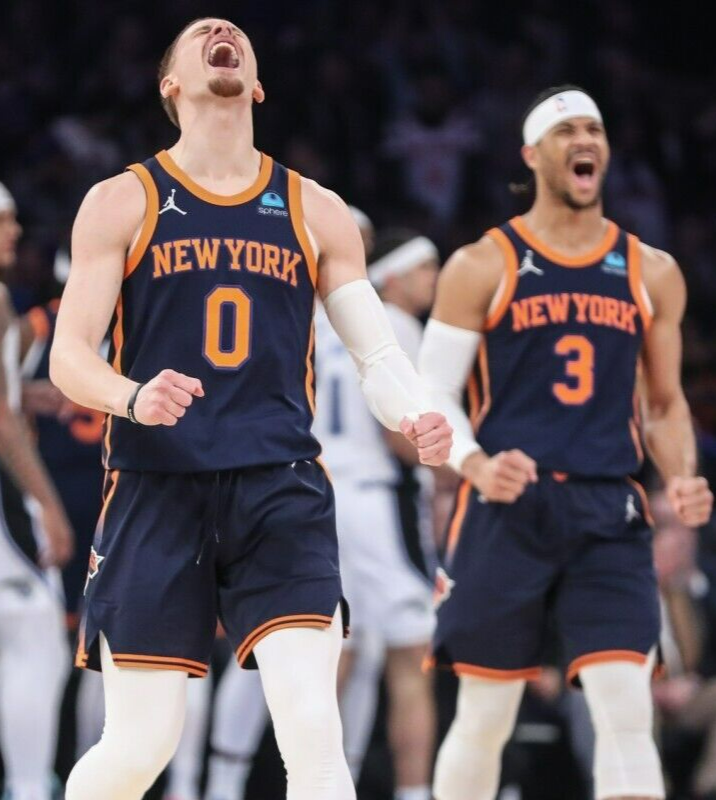 Donte DiVincenzo Signed New York Knicks Jersey (Beckett) 2021 NBA Champion