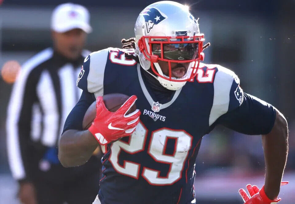 LeGarrette Blount Signed Patriots Jersey (Beckett)2xNew England Super Bowl Champ