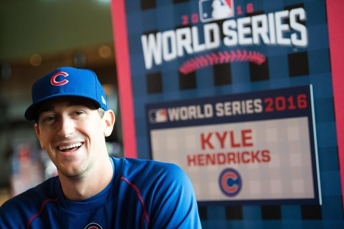 Kyle Hendricks Signed World Series Baseball (PSA COA)2016 Champs Started Game 7