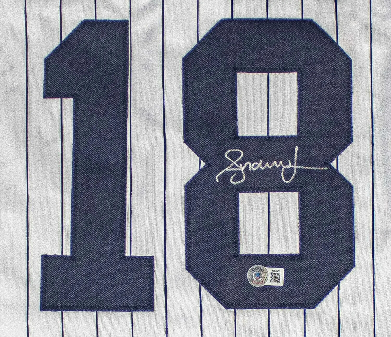 Andruw Jones Signed New York Yankees Jersey (Beckett) 10xGold Glove Award Winner