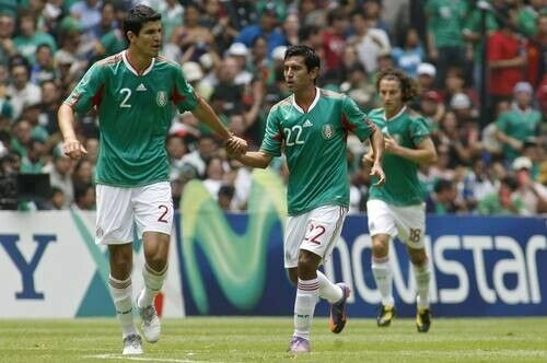 Alberto “Venado” Medina Signed Team Mexico Jersey (JSA COA)2005 CONCCAF Gold Cup
