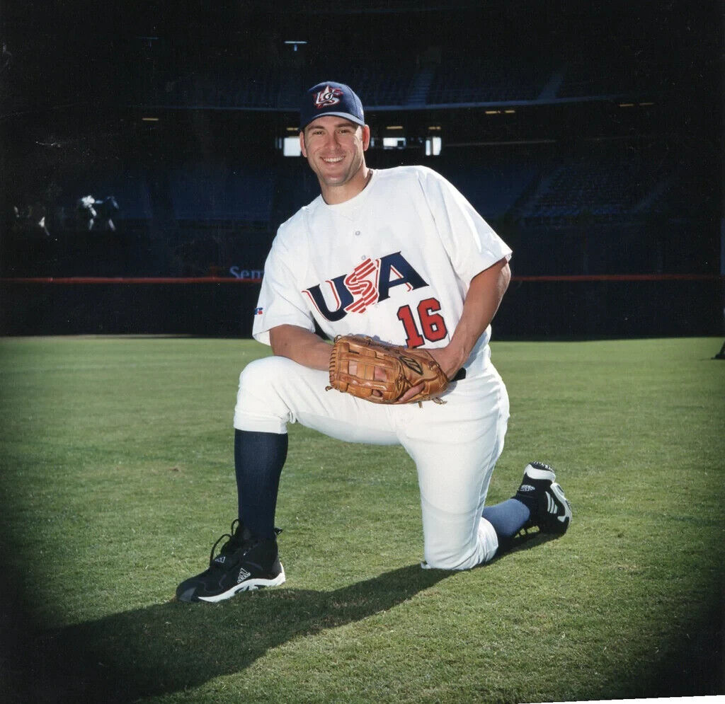 Doug Mientkiewicz Signed Team USA Jersey Inscribed "2000 Olympic Gold" (Beckett)