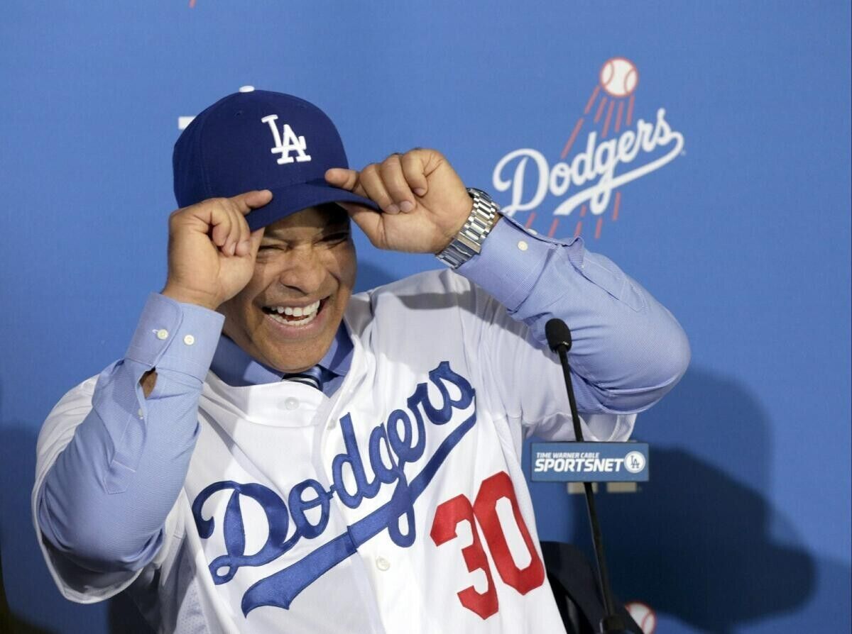 Dave Roberts Signed Dodgers City Blue Home Jersey (Gameday) Los Angeles Manager
