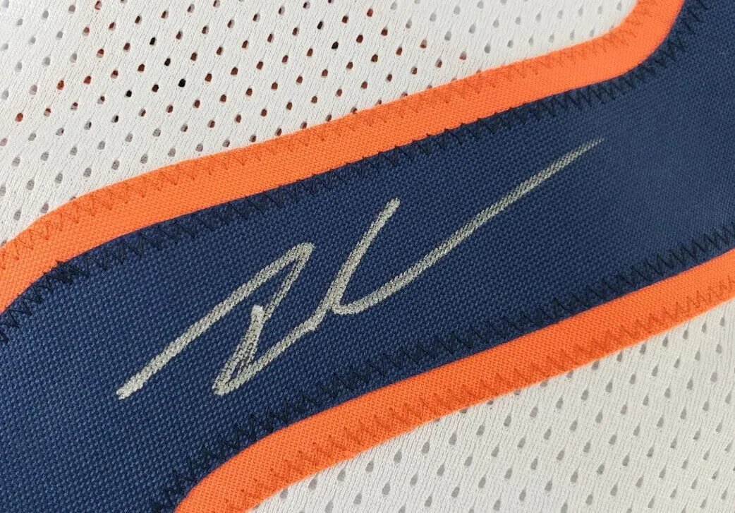 Roschon Johnson Signed Chicago Bears Jersey (Beckett) 2023 Draft Pk / U of Texas