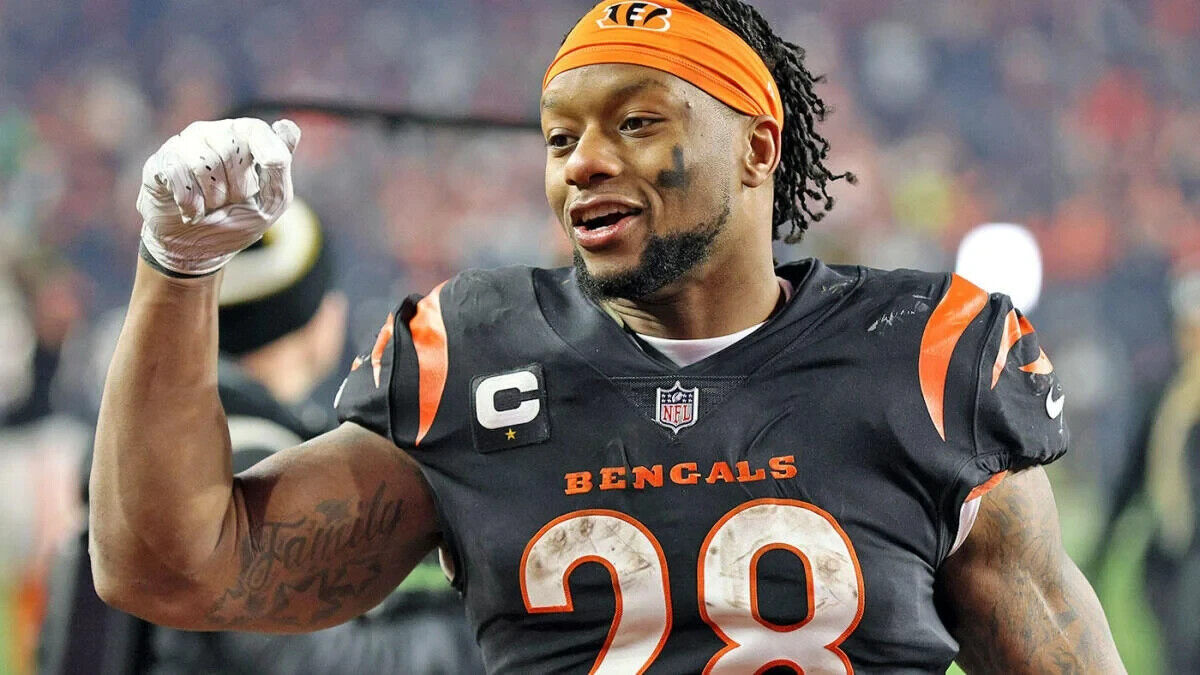 Joe Mixon Signed 35"x 43" Framed Cincinnati Bengal Jersey (JSA) 2021 Pro Bowl RB