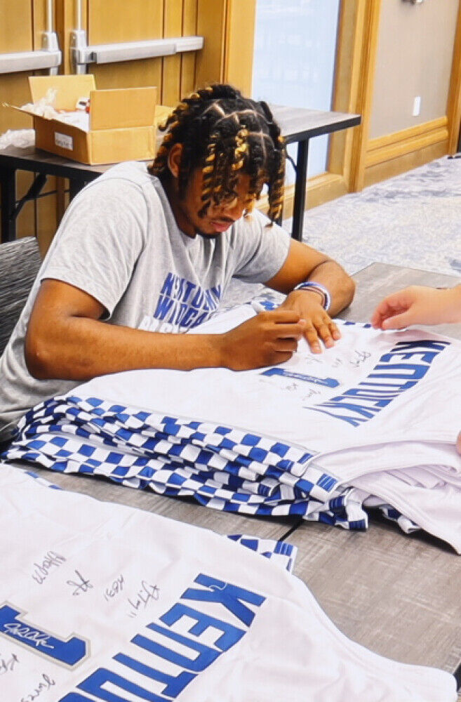 Kentucky Wildcats Team Signed John Caliparii Jersey (Beckett) 12 Signatures