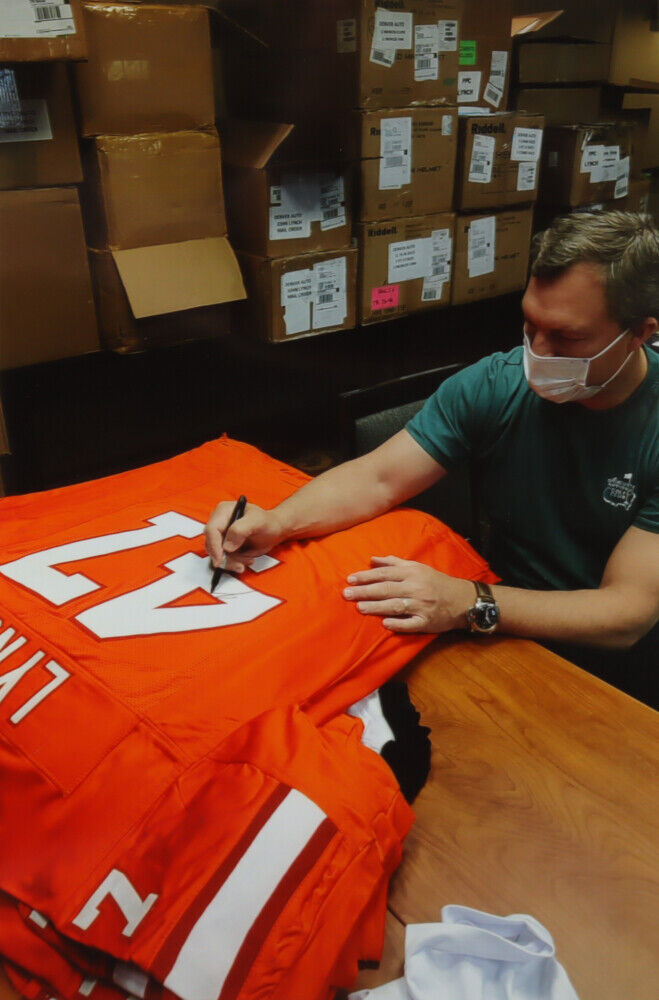 John Lynch Signed Tampa Bay Buccaneers Jersey (Beckett Hologram) Bucs 1993–2003