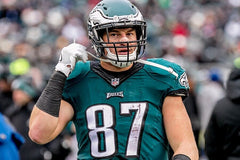 Brent Celek Signed Philadelphia Eagles Jersey (Beckett) Philly T.E. 2007-2017