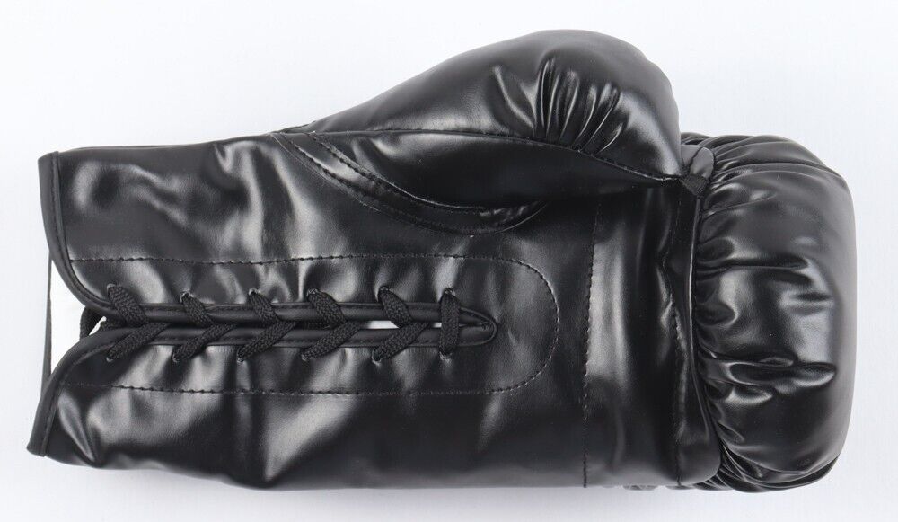 Larry Holmes Signed Everlast Boxing Glove (Schwartz) Won 69 of 75 Fights 1973-02