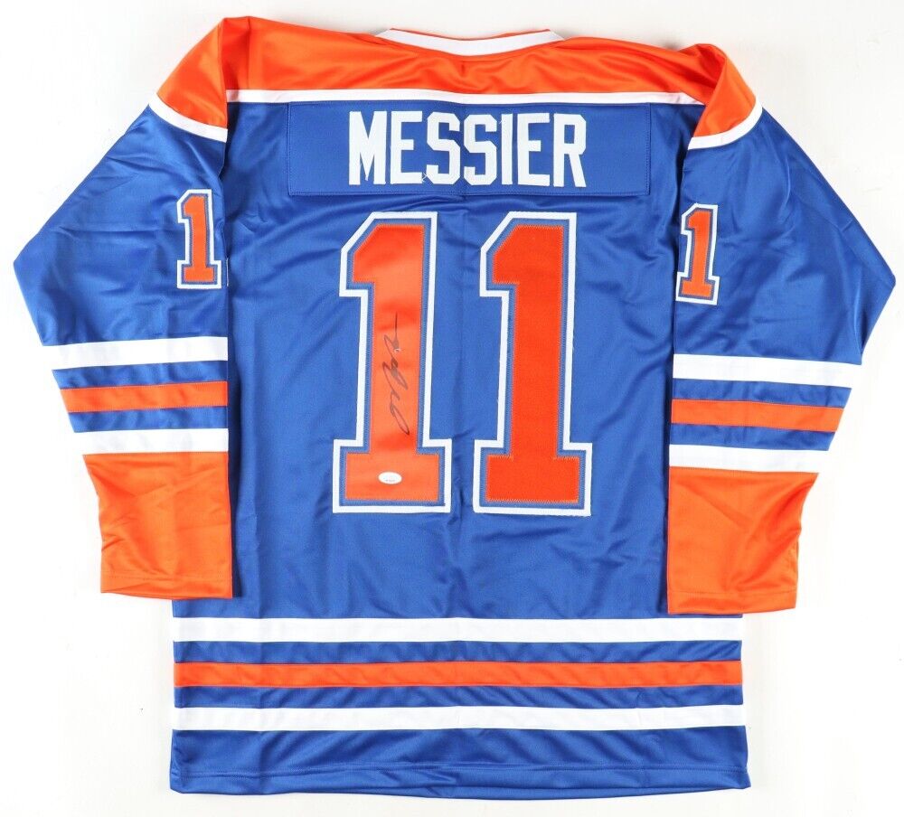 Mark Messier Signed Edmonton Oilers Jersey (JSA) 6xStanley Cup Champion / Center