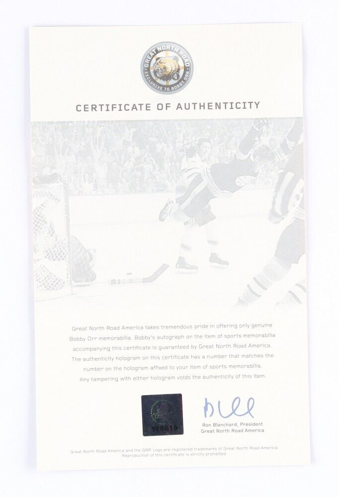 Bobby Orr Signed Boston Bruins Flying Goal Logo Hockey Puck (Bobby Orr GNR COA)