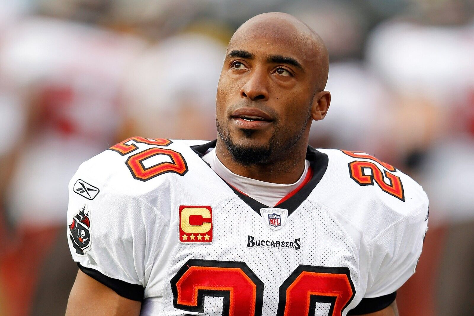 Ronde Barber Signed Tampa Bay Buccaneers Jersey (Beckett) Tiki's Twin Brother