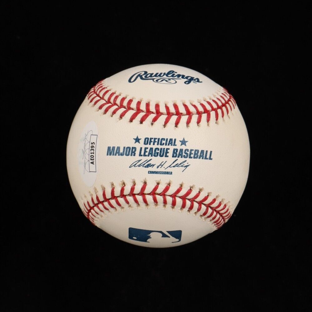 Don Mattingly New York Yankees Signed M.L Baseball (JSA COA) 6xAll Star 1st Base