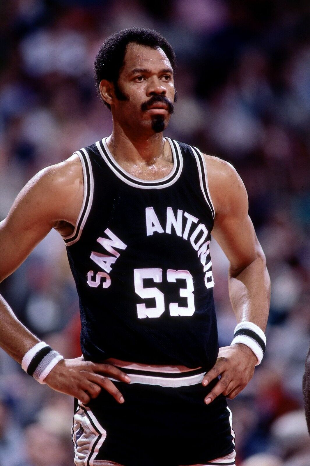 Artis Gilmore Signed San Antonio Spurs Jersey Inscribed "HOF 11" (JSA COA) Bulls