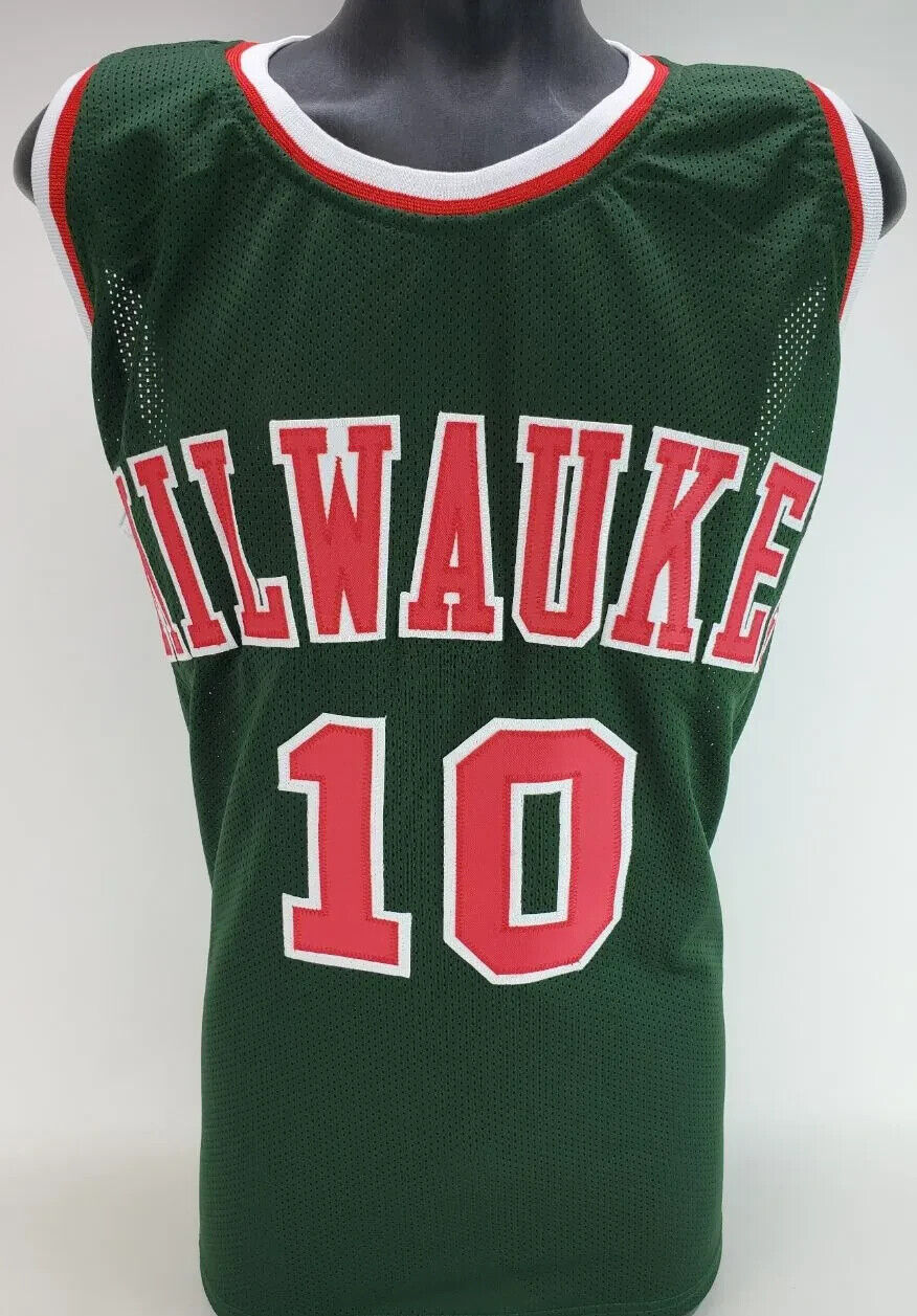 Bob Dandridge Signed Milwaukee Bucks Jersey Inscribed "HOF 2021" (Beckett)