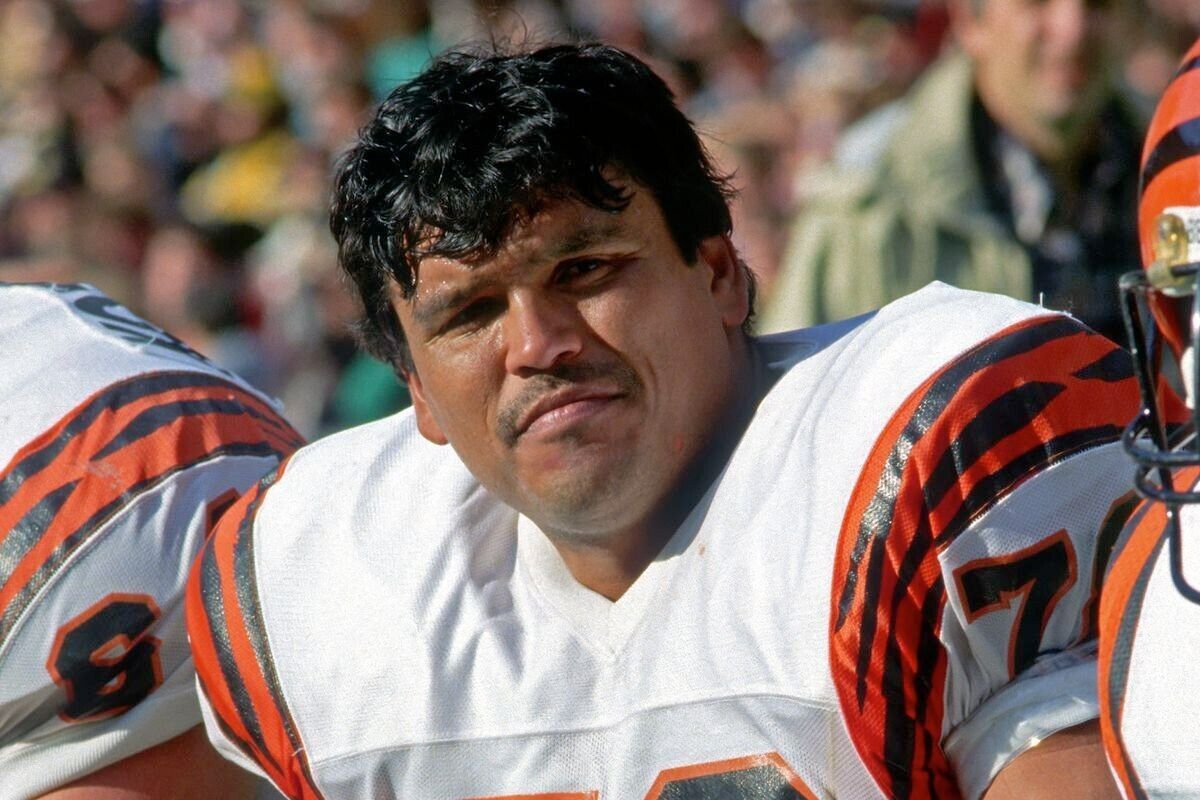 Anthony Munoz Signed Cincinatti Bengals White Jersey (JSA) 2xSuper Bowl O-Tackle