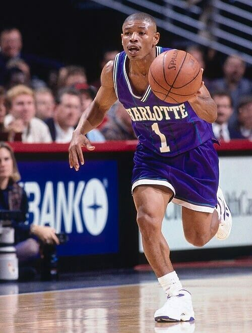 Muggsy Bogues Signed Charlotte Hornets Jersey (PSA COA) 1987 1st Round Draft Pck