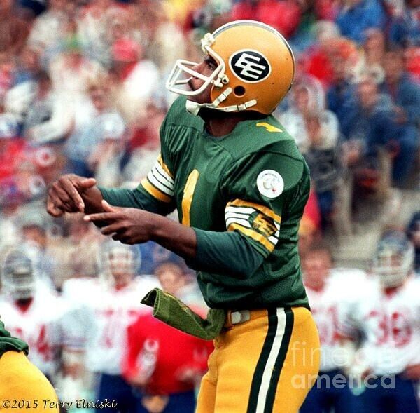 Warren Moon Signed Edmonton Eskimos Jersey Inscribed "HOF 06" (JSA COA) CFL Star
