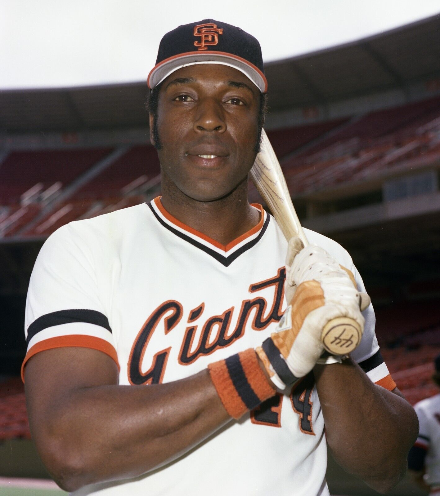 Willie McCovey Signed ML Baseball (JSA COA) Giants, Padres, A's HOF 1986 500 HRs