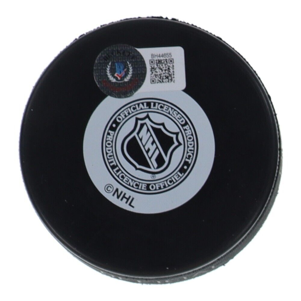 Dominik Hasek Signed Detroit Red Wing Logo Puck (Beckett) 2002 Stanley Cup Champ