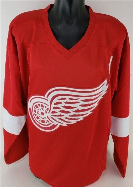 Chris Chelios Signed Detroit Red Wings Jersey (Beckett COA) HOF 2013
