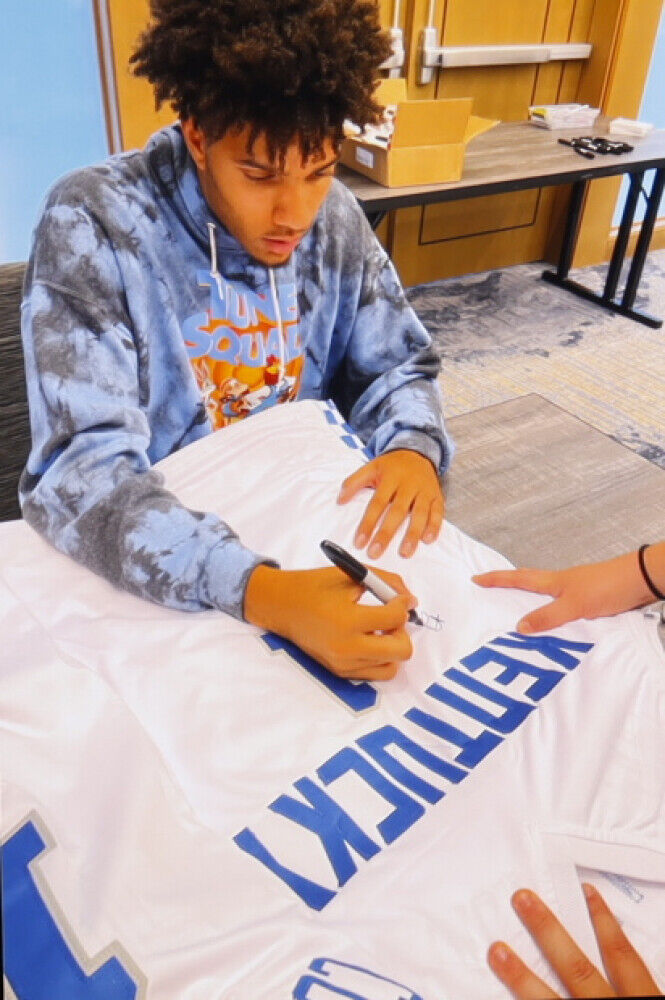 Kentucky Wildcats Team Signed John Caliparii Jersey (Beckett) 12 Signatures