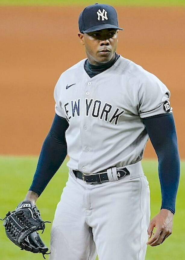 Aroldis Chapman Signed New York Yankees Road Jersey (Beckett) 7xAll Star Closer