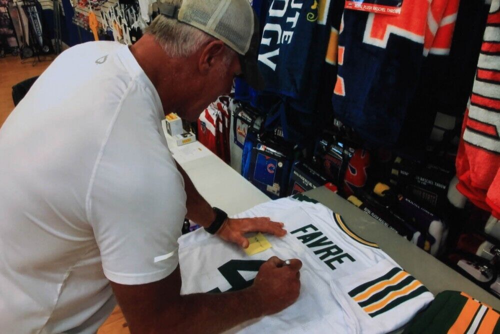 Brett Favre Signed Green Bay Packers Jersey (Radtke COA) 3xNFL MVP / 11xPro Bowl