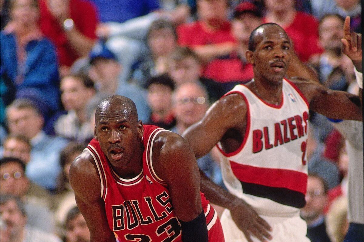 Clyde Drexler Signed Portland Trail Blazers Jersey (PSA/DNA COA) 10xNBA All Star