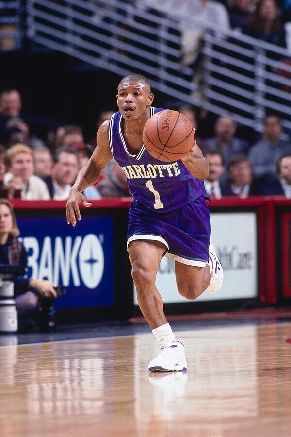 Tyrone Muggsy Bogues Signed Charlotte Hornets Jersey (JSA COA) 1st Rd Pck 1987