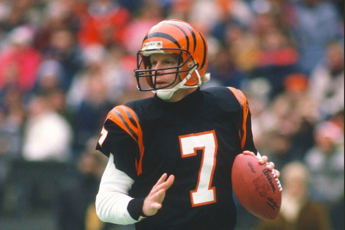 Boomer Esiason Signed Cincinnati Bengals Mini Helmet (Beckett) 1988 NFL MVP Q.B.