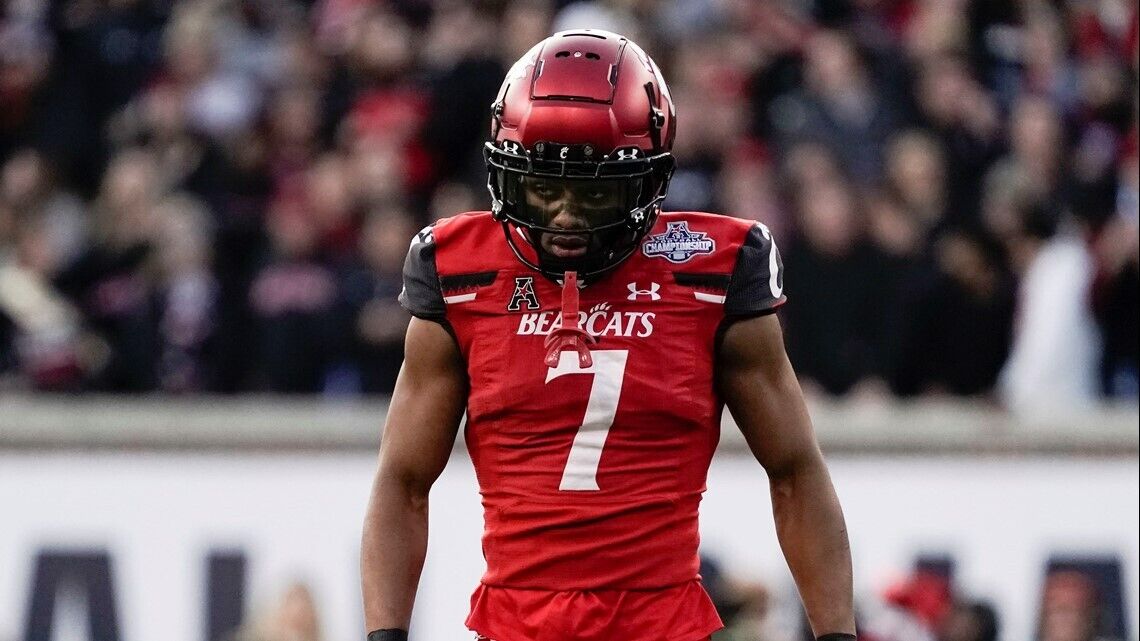 Coby Bryant Signed Cincinnati Bearcat Jersey (JSA) Seattle Seahawk D.B 2022 Pick