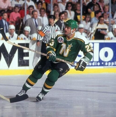 Brian Bellows Signed Minnesota North Stars Jersey (Beckett COA) #2 Pick 1982