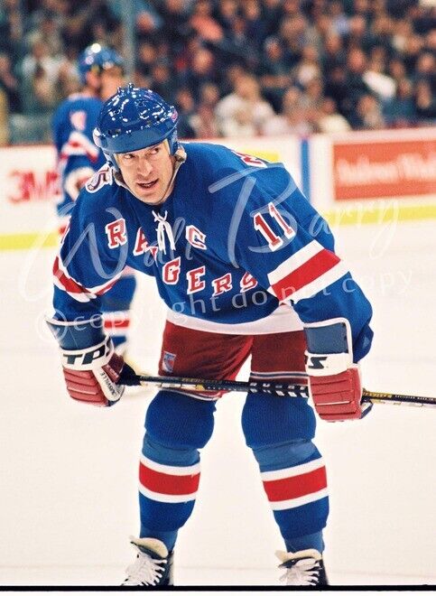Mark Messier Signed New York Rangers 35x43 Framed Jersey (JSA) Stanley Cup Champ
