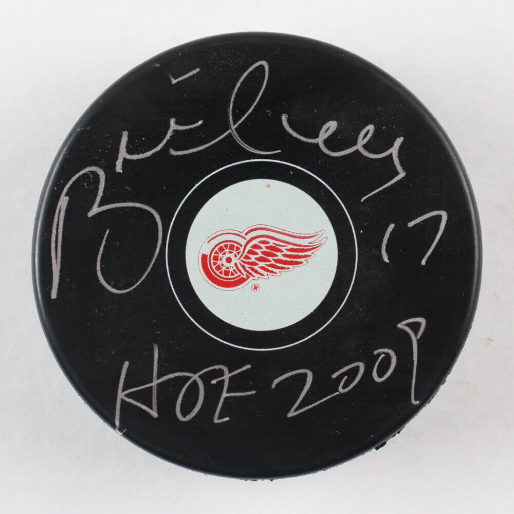Brett Hull Signed Detroit Redwings Puck Inscribed "HOF 2009" (Schwartz Sports)