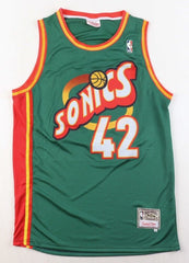 Vin Baker Signed Seattle Supersonics Jersey (PSA) 1993 1st Round Pick #8 Overall