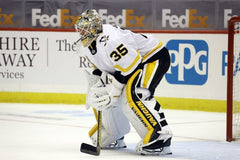 Tristan Jarry Signed Pittsburgh Penguins Logo Puck (Fanatics) 2xAll Star Goalie