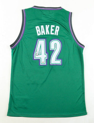 Vin Baker Signed Milwaukee Bucks Jersey (PSA) 1993 1st Round Pck #8 Overall