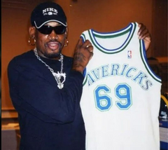 Dennis Rodman Signed Dallas Mavericks Jersey /Beckett /The Jersey the NBA Banned