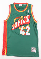 Vin Baker Signed Seattle Supersonics Jersey (PSA) 1993 1st Round Pick #8 Overall