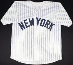 Andruw Jones Signed New York Yankees Jersey (Beckett) 10 Gold Glove Awards C.F.