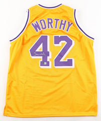 James Worthy Signed Los Angeles Lakers Jersey (Beckett) 3×NBA Champ 85 87 & 88